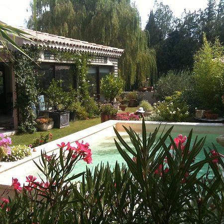 Le Clos Martin Eyragues Exteriör bild