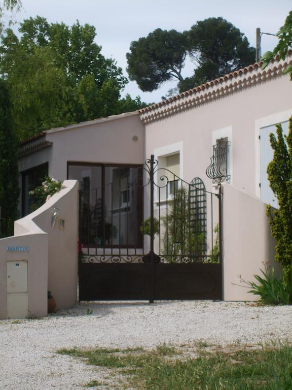 Le Clos Martin Eyragues Exteriör bild