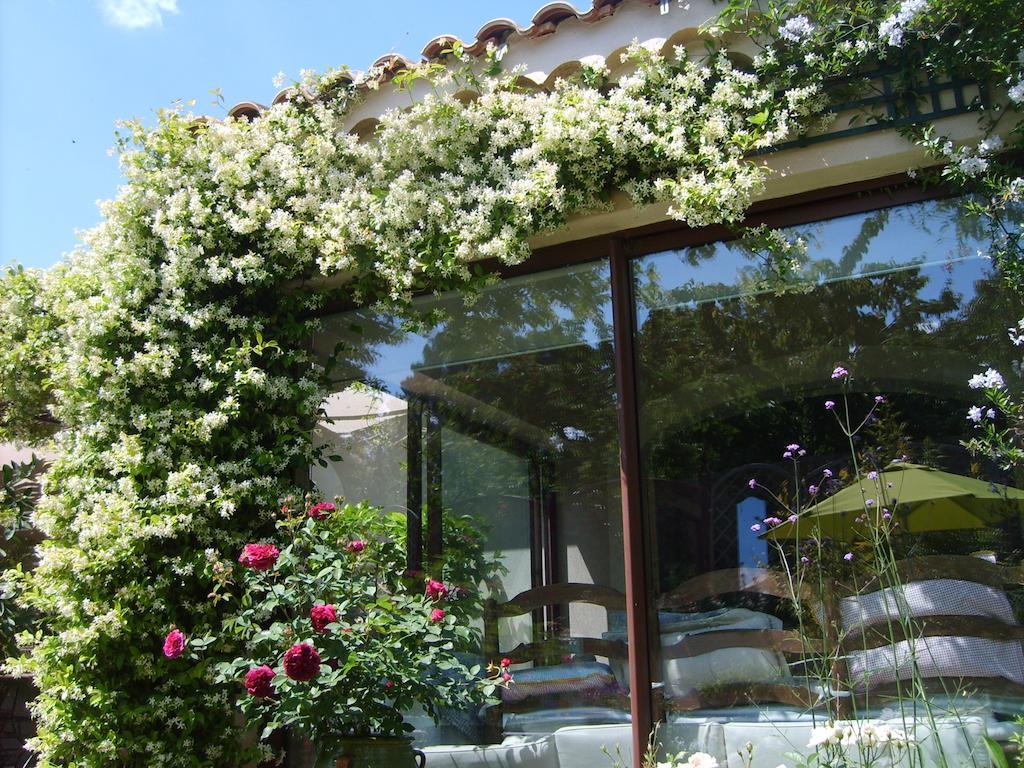 Le Clos Martin Eyragues Exteriör bild