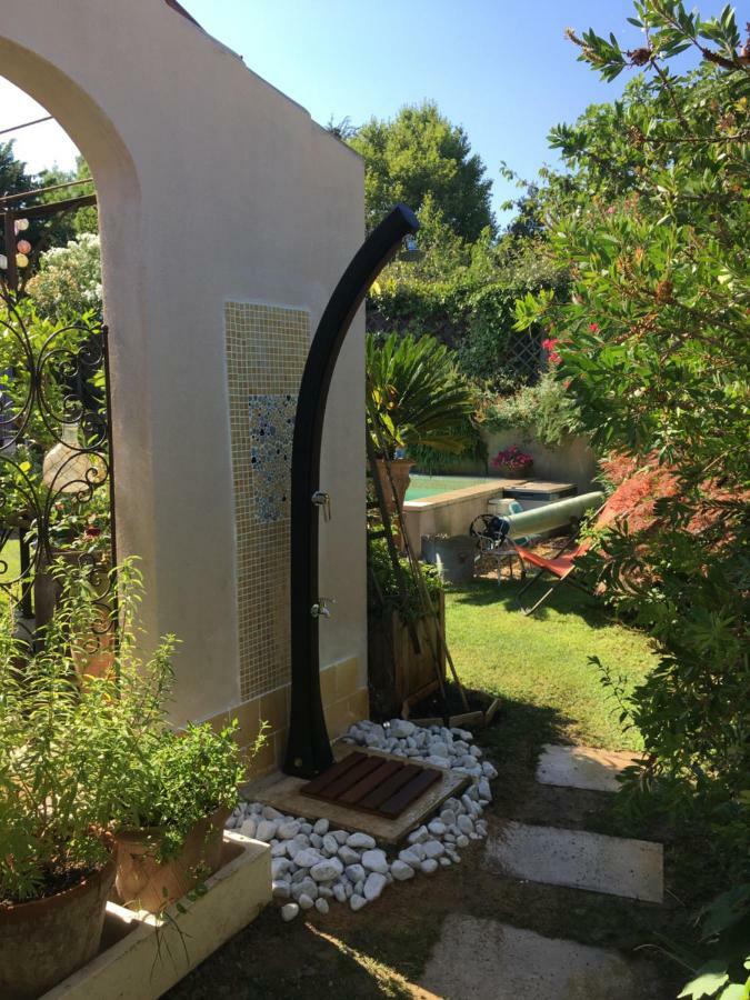 Le Clos Martin Eyragues Exteriör bild